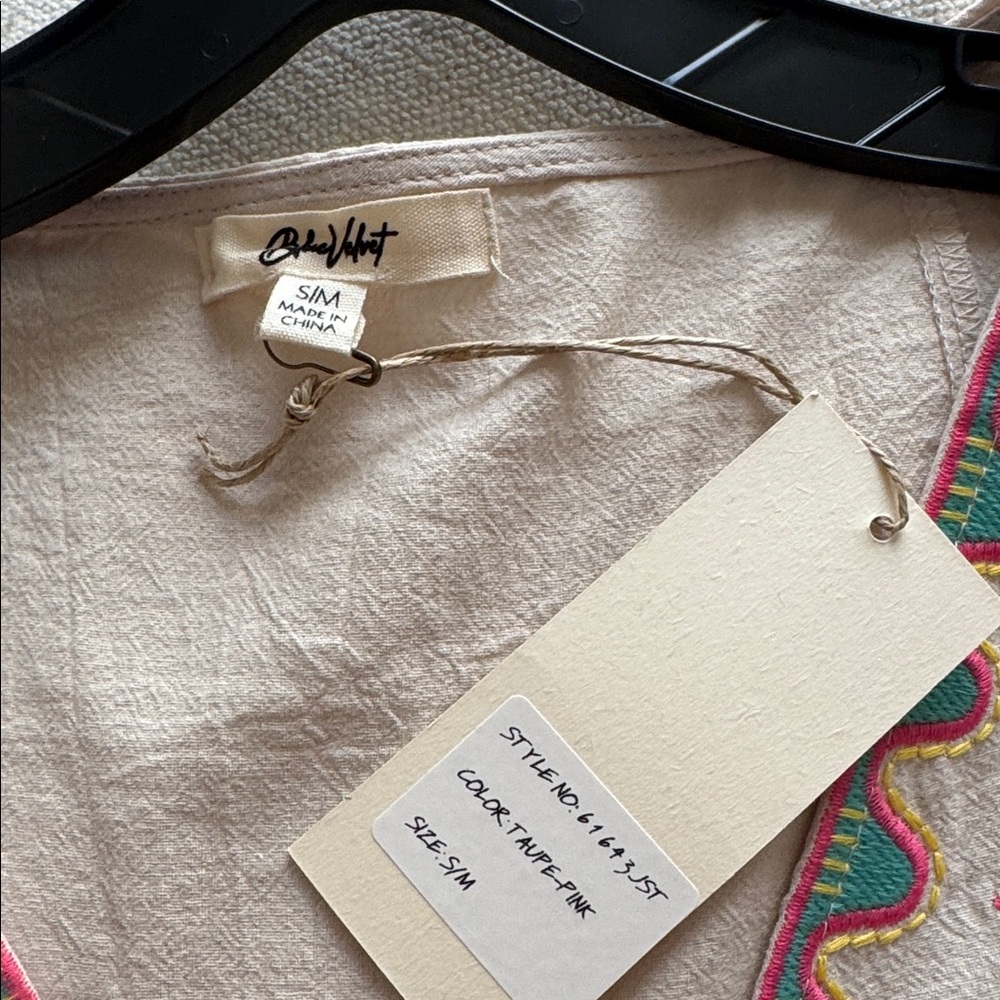 Embroidered Boho V-Neck Tunic in Cream and Pink - Picture 4 of 4